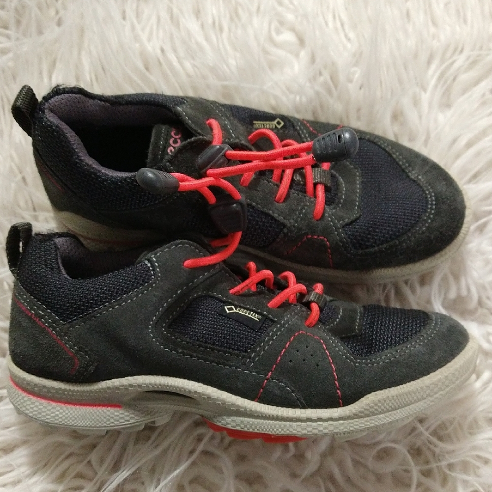 Ecco Kids Navy and Pink Lace-Toggle Sneakers
